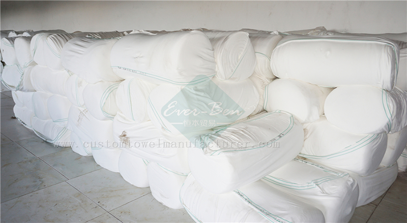 China Bulk Custom white hand towels Factory Bulk White Hotel Towel Cloth Supplier